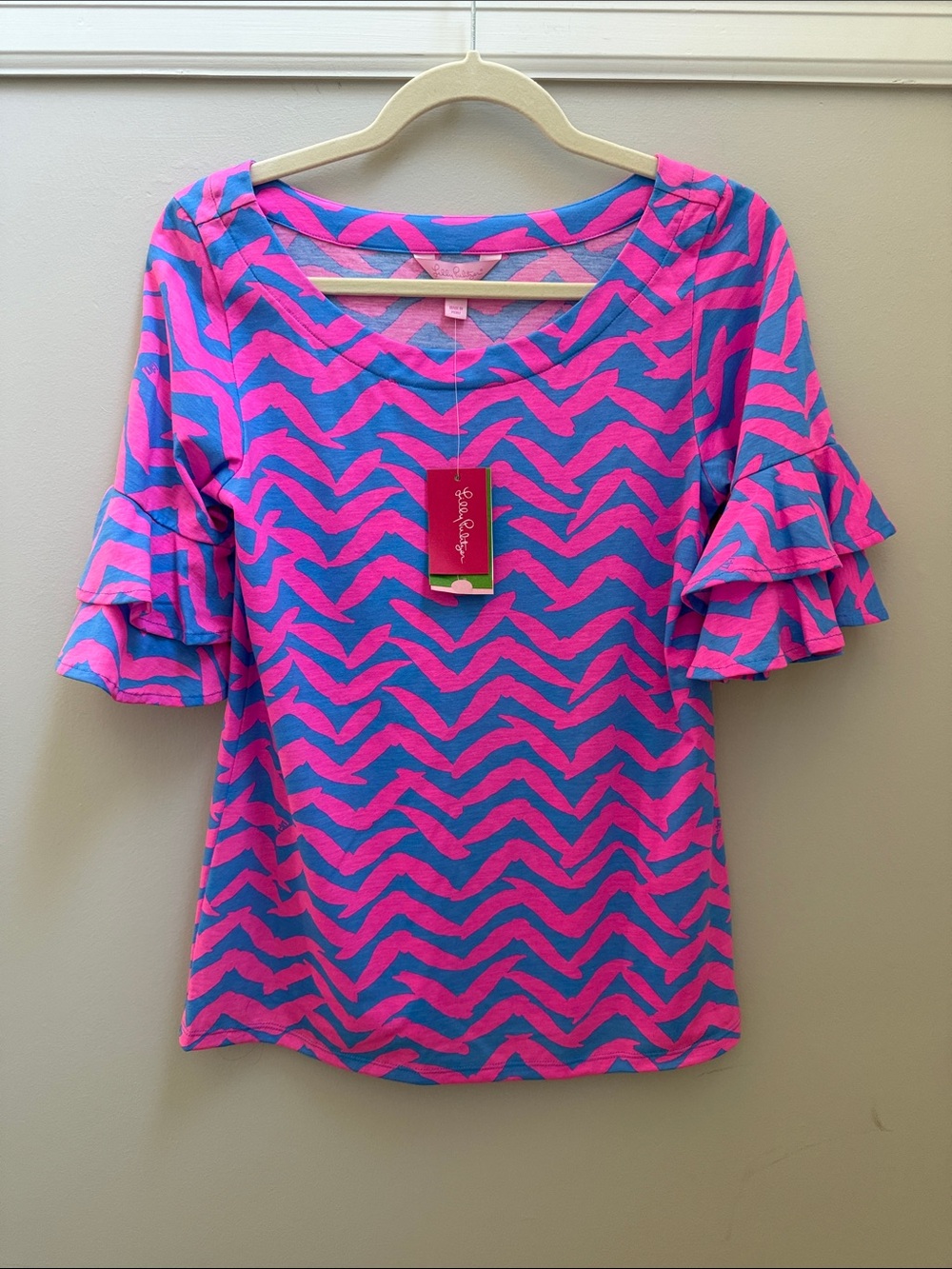 NWT Lilly Pulitzer Pink & Blue Chevron Ruffle Sleeve Boatneck Top Sz Small